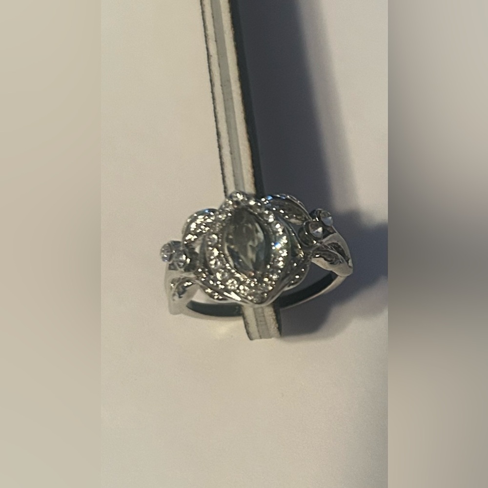 Elegant Silver Women's Ring Set Size 10 - Picture 2 of 4
